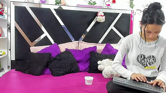 thedream girls online show from September 19, 12:06 pm