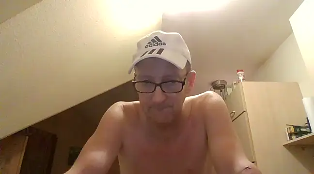 nacktchiller1076 online show from December 3, 9:12 pm