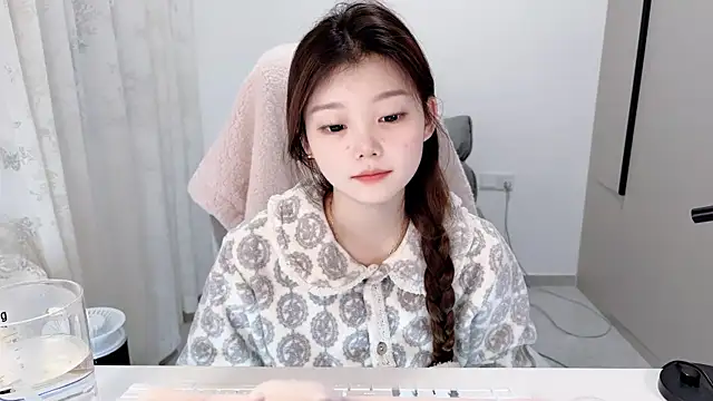 Snapshot of yangyang-1115 chatting on November 13, 5:39 am yangyang-1115 online show from November 13, 5:39 am