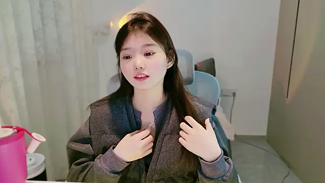 Snapshot of yangyang-1115 chatting on December 2, 4:18 am yangyang-1115 online show from December 2, 4:18 am