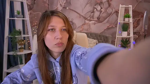 DreamyLinaa online show from February 12, 7:36 am