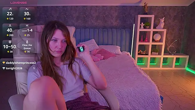 DreamyLinaa online show from April 21, 3:35 am