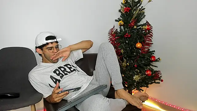 andrewChris  online show from November 27, 2:35 am