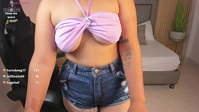 Snapshot of aurora_johnson_ chatting on January 11, 8:43 am aurora johnson online show from January 11, 8:43 am