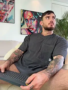 DimitriSullivan  online show from October 31, 7:04 pm