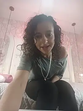 AriannaRussell  online show from May 17, 12:45 pm