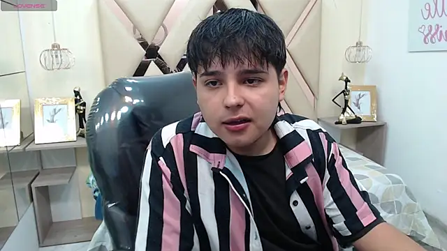 Snapshot of AndrewPherson chatting on January 5, 12:42 pm AndrewPherson online show from January 5, 12:42 pm