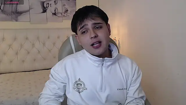 Snapshot of AndrewPherson chatting on January 10, 3:18 am AndrewPherson online show from January 10, 3:18 am