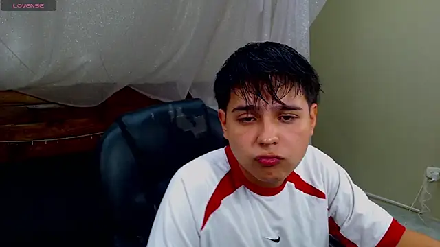 Snapshot of AndrewPherson chatting on March 17, 12:35 pm AndrewPherson online show from March 17, 12:35 pm