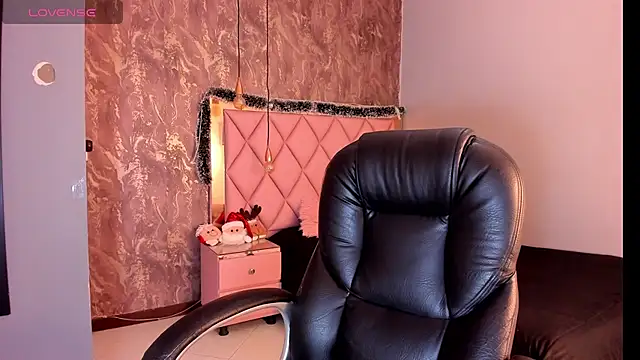 SKYLERWHIITEE online show from December 19, 3:18 am