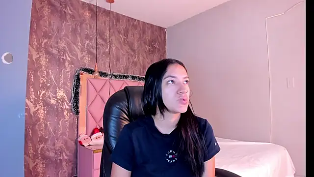 SKYLERWHIITEE online show from December 21, 9:12 am