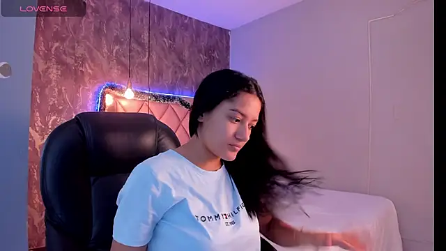 SKYLERWHIITEE online show from December 30, 3:47 am