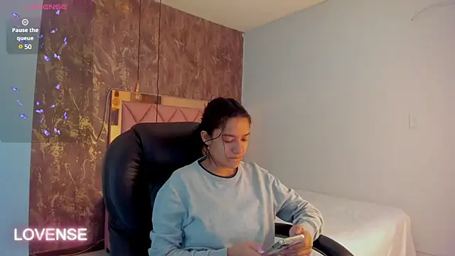 SKYLERWHIITEE online show from February 9, 3:43 am