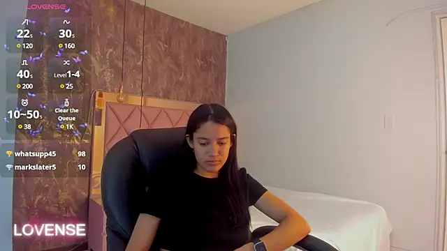 SKYLERWHIITEE online show from February 9, 9:47 am