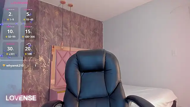 SKYLERWHIITEE online show from February 13, 10:02 am