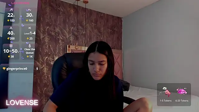 SKYLERWHIITEE online show from February 14, 9:34 am