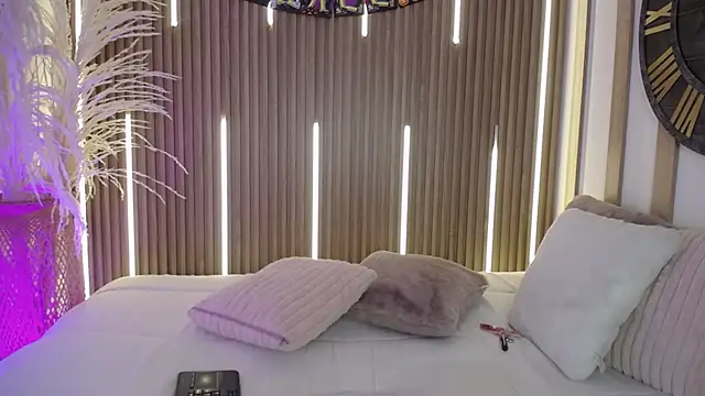 Aniie Doll online show from October 17, 8:22 pm