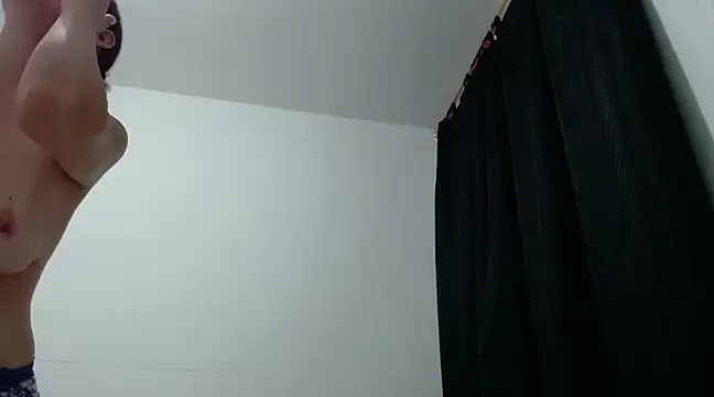 Snapshot of nicolle_milf1978 chatting on February 4, 11:05 am nicolle milf1978 online show from February 4, 11:05 am