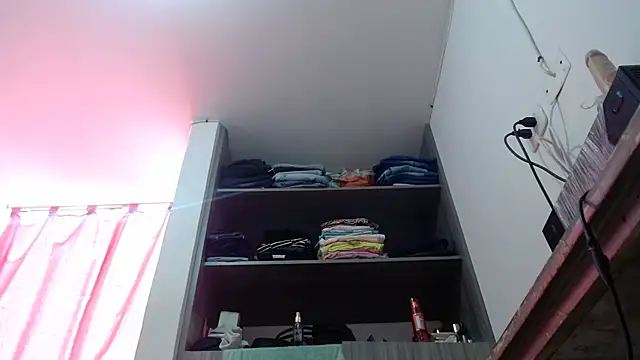 nicolle milf1978 online show from April 1, 1:41 pm