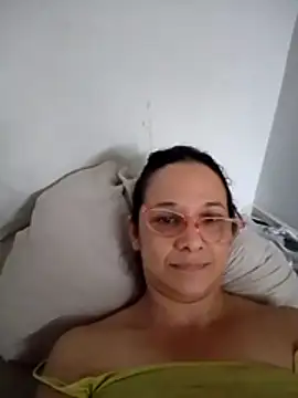 Snapshot of nicolle_milf1978 chatting on June 25, 12:20 pm nicolle milf1978 online show from June 25, 12:20 pm