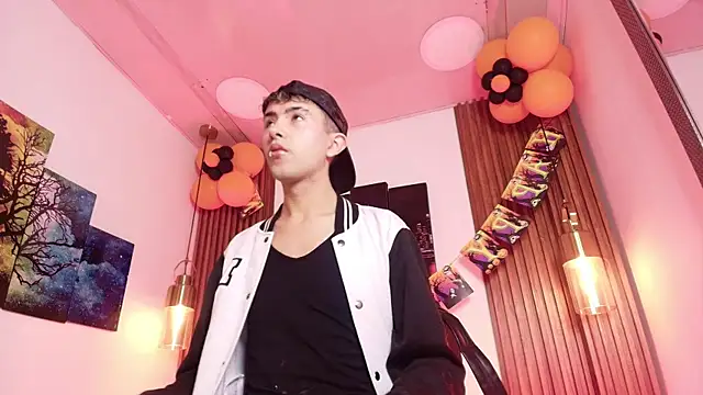 Noah Xitruxx online show from October 31, 2:45 am