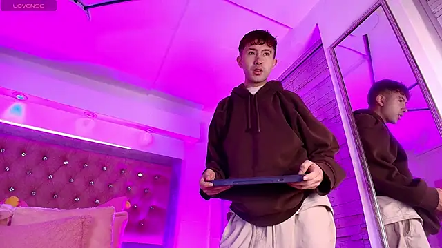 Noah Xitruxx online show from November 17, 1:06 pm