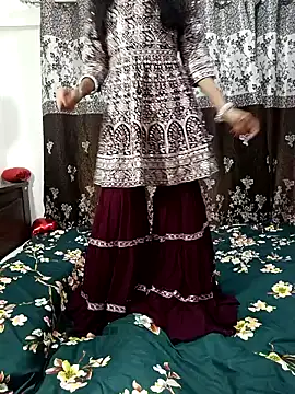 Snapshot of Cute-Bhavya chatting on February 3, 6:13 am Cute-Bhavya online show from February 3, 6:13 am