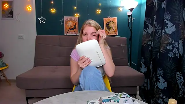 Snapshot of Xloe_Queen chatting on January 23, 10:11 am Xloe Queen online show from January 23, 10:11 am