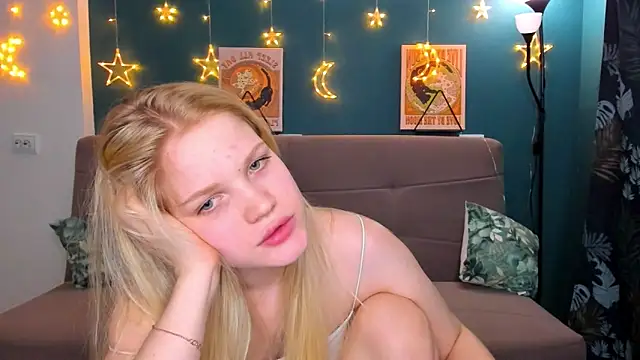 Snapshot of Xloe_Queen chatting on March 19, 4:13 pm Xloe Queen online show from March 19, 4:13 pm