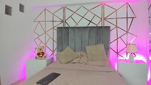 Giselle Roldan online show from March 5, 12:00 pm