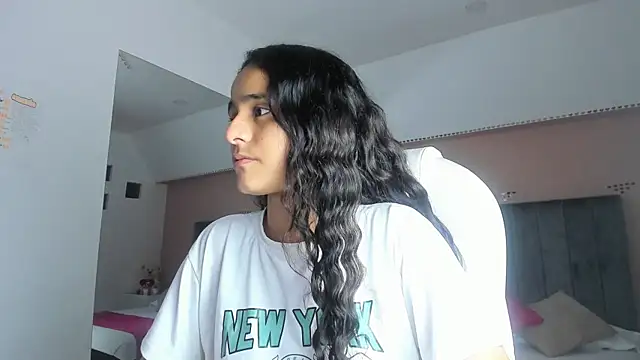 Giselle Roldan online show from September 26, 4:05 am