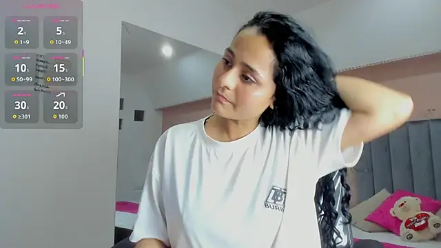 Giselle Roldan online show from November 15, 8:05 pm