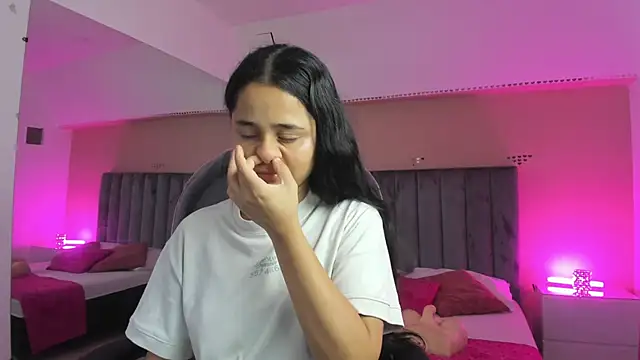 Giselle Roldan online show from April 10, 2:44 pm