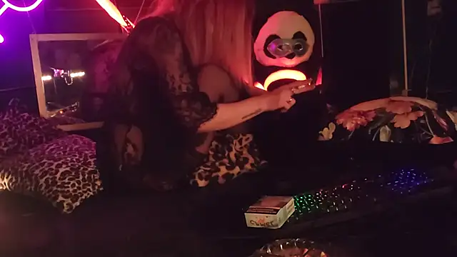 Snapshot of anonymouszN chatting on January 15, 10:46 pm anonymouszN online show from January 15, 10:46 pm