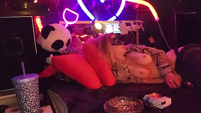 Snapshot of anonymouszN chatting on February 10, 12:19 am anonymouszN online show from February 10, 12:19 am