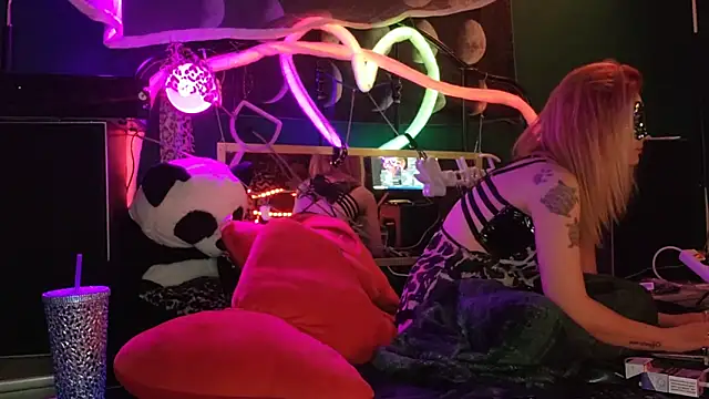 Snapshot of anonymouszN chatting on February 11, 11:22 pm anonymouszN online show from February 11, 11:22 pm