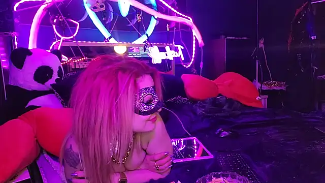 Snapshot of anonymouszN chatting on February 22, 12:16 am anonymouszN online show from February 22, 12:16 am