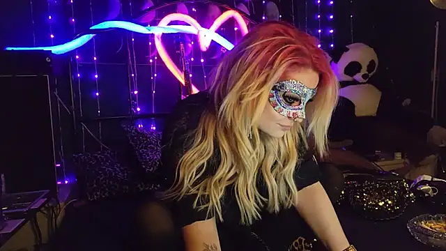 Snapshot of anonymouszN chatting on October 21, 8:31 pm anonymouszN online show from October 21, 8:31 pm