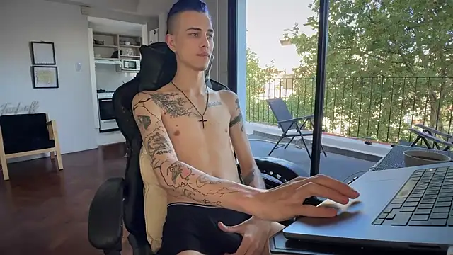 Den BlueXx online show from April 4, 7:55 pm