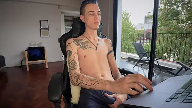 Den BlueXx online show from April 21, 2:12 pm