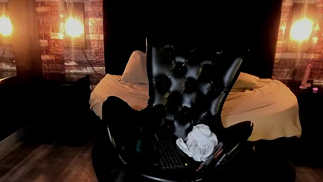 bella gibson online show from February 8, 5:50 pm