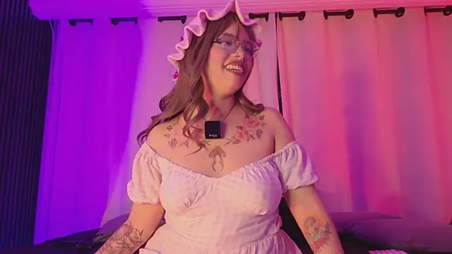 Little maeve online show from February 27, 11:48 pm