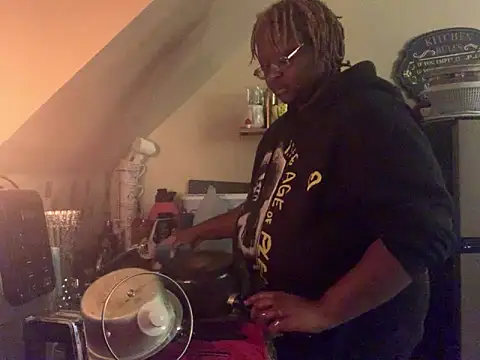 BigKittyRaven online show from December 31, 4:46 pm