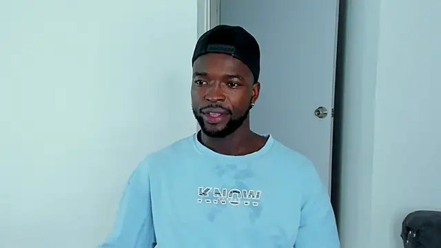 Snapshot of Dylan_Taylor chatting on October 30, 4:36 am Dylan Taylor online show from October 30, 4:36 am