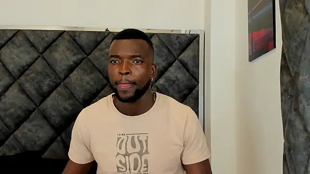 Snapshot of Dylan_Taylor chatting on November 4, 2:21 am Dylan Taylor online show from November 4, 2:21 am