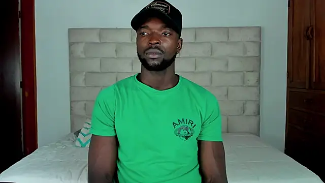 Snapshot of Dylan_Taylor chatting on November 10, 12:26 pm Dylan Taylor online show from November 10, 12:26 pm