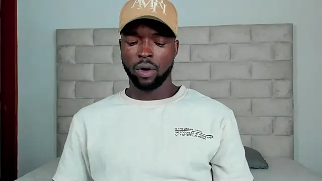 Snapshot of Dylan_Taylor chatting on November 12, 12:38 pm Dylan Taylor online show from November 12, 12:38 pm