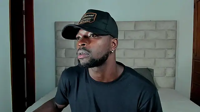 Snapshot of Dylan_Taylor chatting on November 15, 12:13 pm Dylan Taylor online show from November 15, 12:13 pm