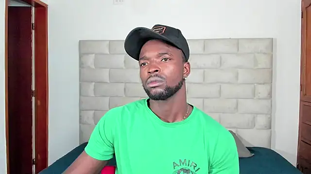 Snapshot of Dylan_Taylor chatting on November 18, 12:20 pm Dylan Taylor online show from November 18, 12:20 pm