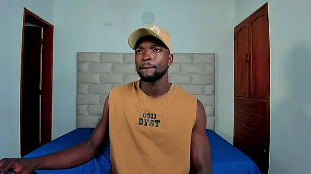 Snapshot of Dylan_Taylor chatting on November 26, 12:39 pm Dylan Taylor online show from November 26, 12:39 pm